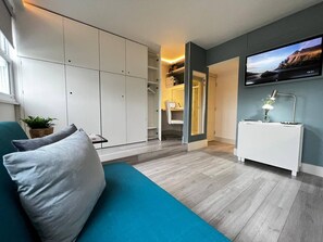 Smart TV, books