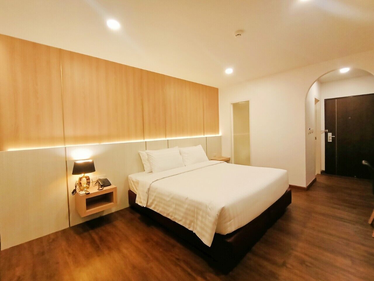 Deluxe Double Room | Rollaway beds, free WiFi, bed sheets
