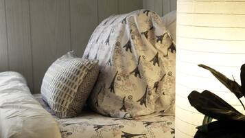 3 chambres, bureau, fer et planche à repasser, lit parapluie