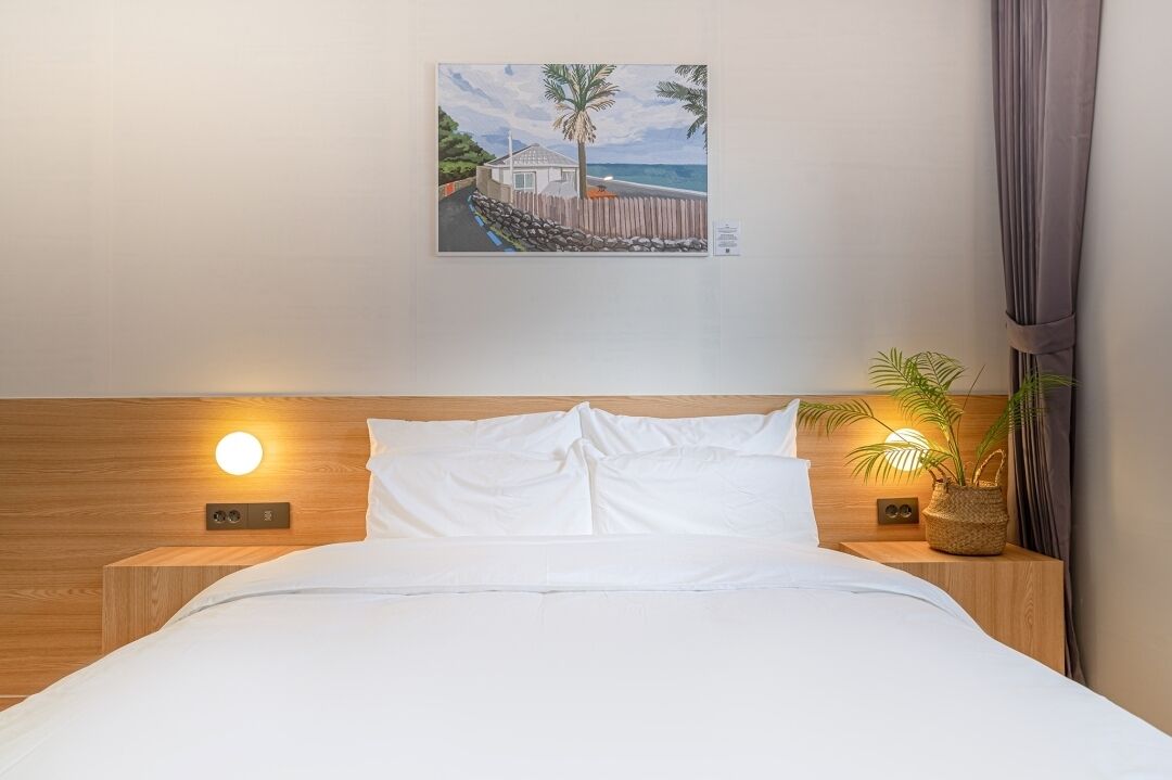 Standard Double Room (Fri, Sat, Sun, PH consecutive nights stay will be charged KRW 35,000 on site) | Premium bedding, free WiFi, bed sheets