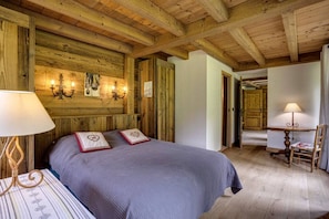 7 bedrooms, iron/ironing board, travel crib, free WiFi