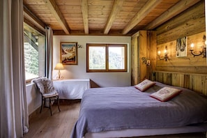 7 bedrooms, iron/ironing board, travel cot, free WiFi