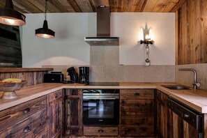 Réfrigérateur, four, plaque de cuisson, lave-vaisselle