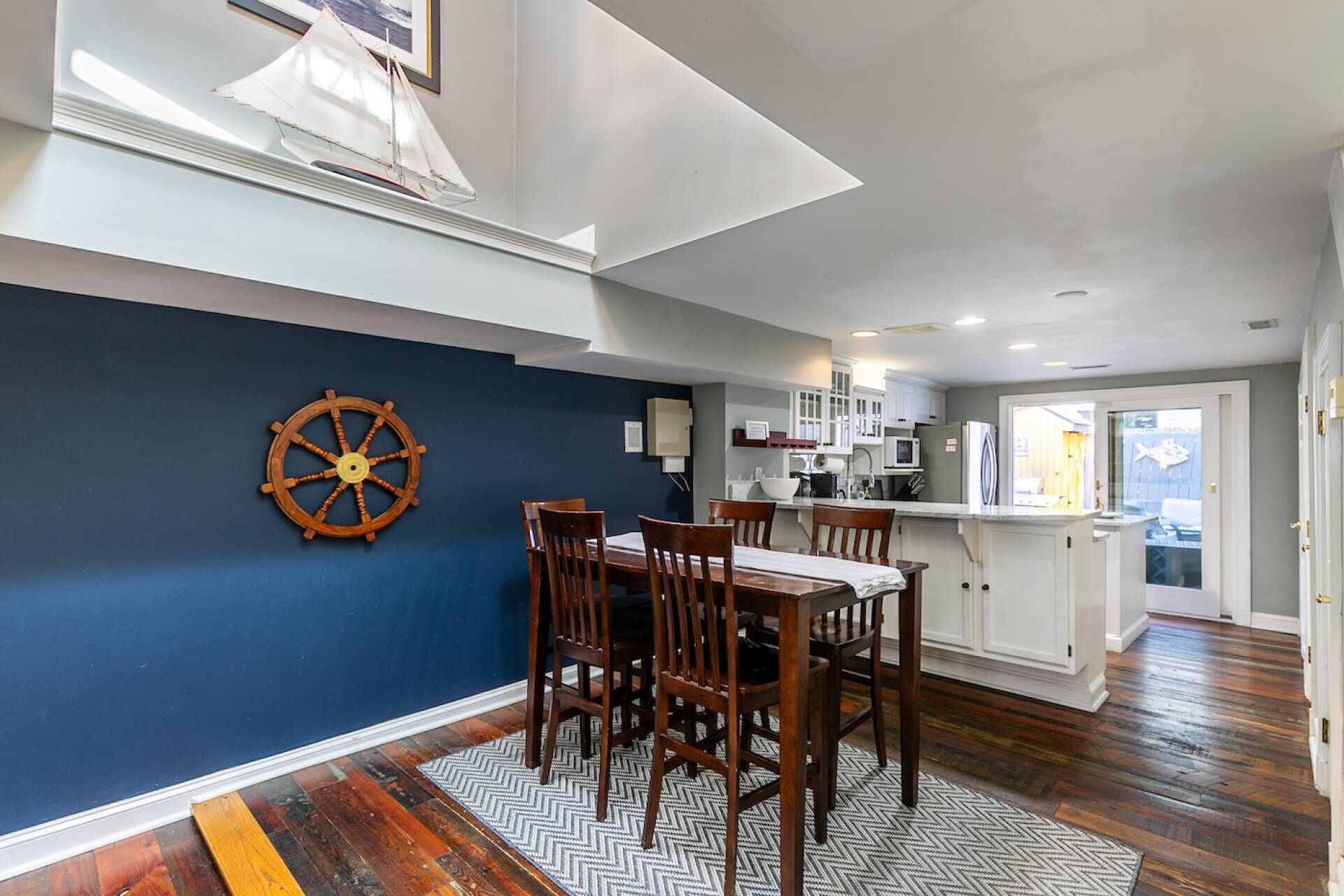 Pet Friendly - Stone's throw from Annapolis City Dock with private back patio
