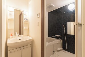 Senior Quadruple Room | Bathroom - VALUE NAMBA SOUTH  (Osaka)