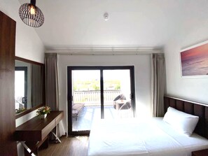 Studio Suite | Minibar, desk, laptop workspace, free WiFi - Capital O 1194 Bee Hotel (Nha Trang)