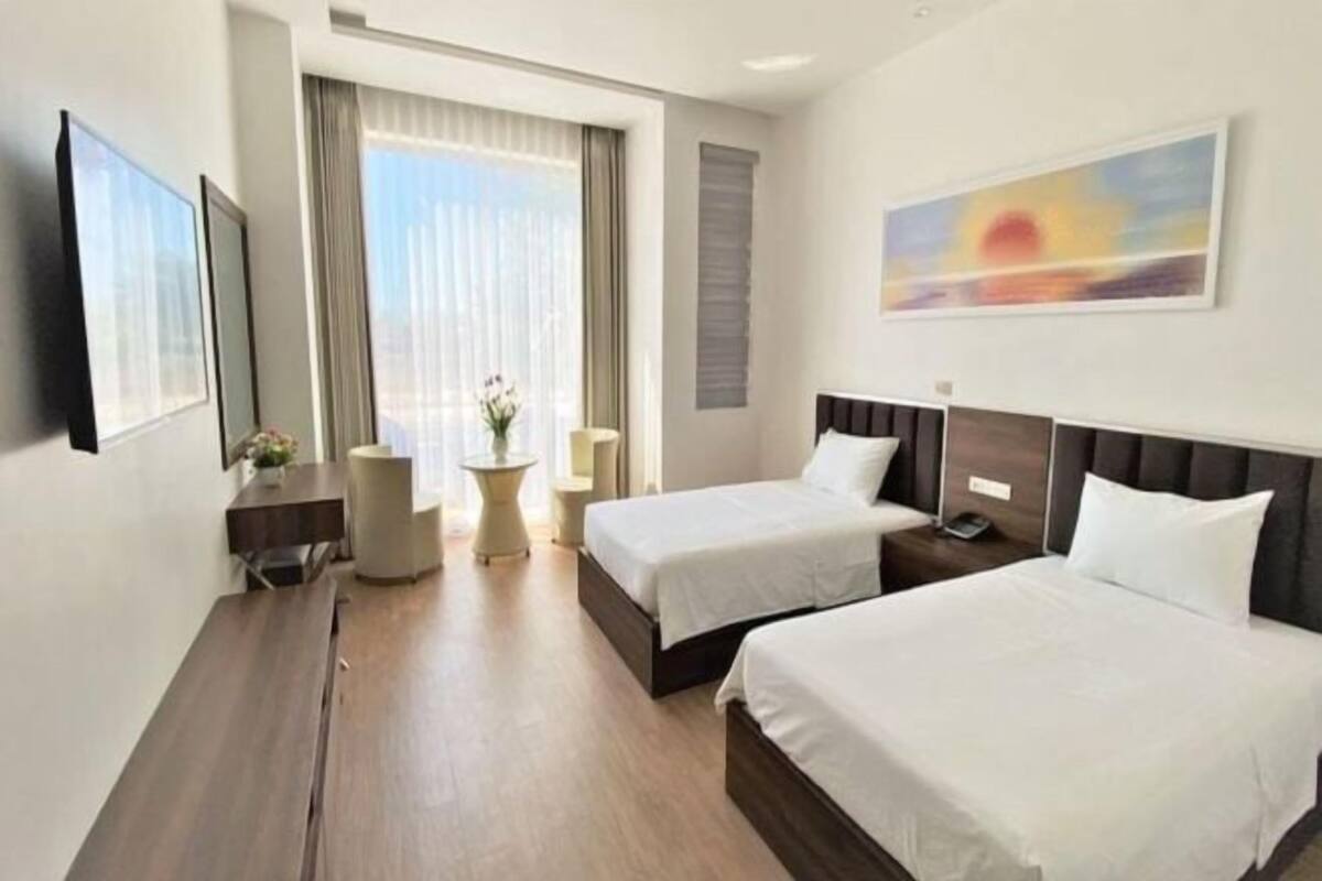 Minibar, escritorio, espacio para trabajar con laptop y wifi gratis