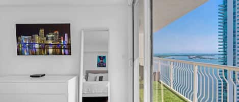 1 habitación, tabla de planchar con plancha, cuna de viaje y wifi