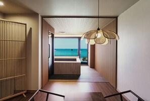 Deluxe-Zimmer (B) | Hochwertige Bettwaren, Daunenbettdecken, individuell dekoriert