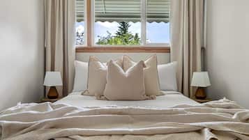 3 Schlafzimmer, Schreibtisch, Bügeleisen/Bügelbrett, Reisekinderbett