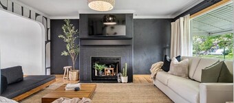 The Distillery | Sleeps 10 Guests | BBQ and Patio!