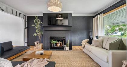 The Distillery | Sleeps 10 Guests | BBQ and Patio!