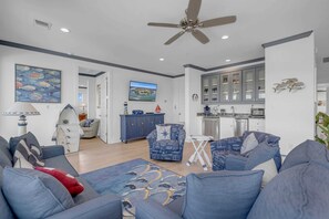 Smart TV, offices - Blue Heron-Luxury Waterfront Pool Dock (Kingsland)