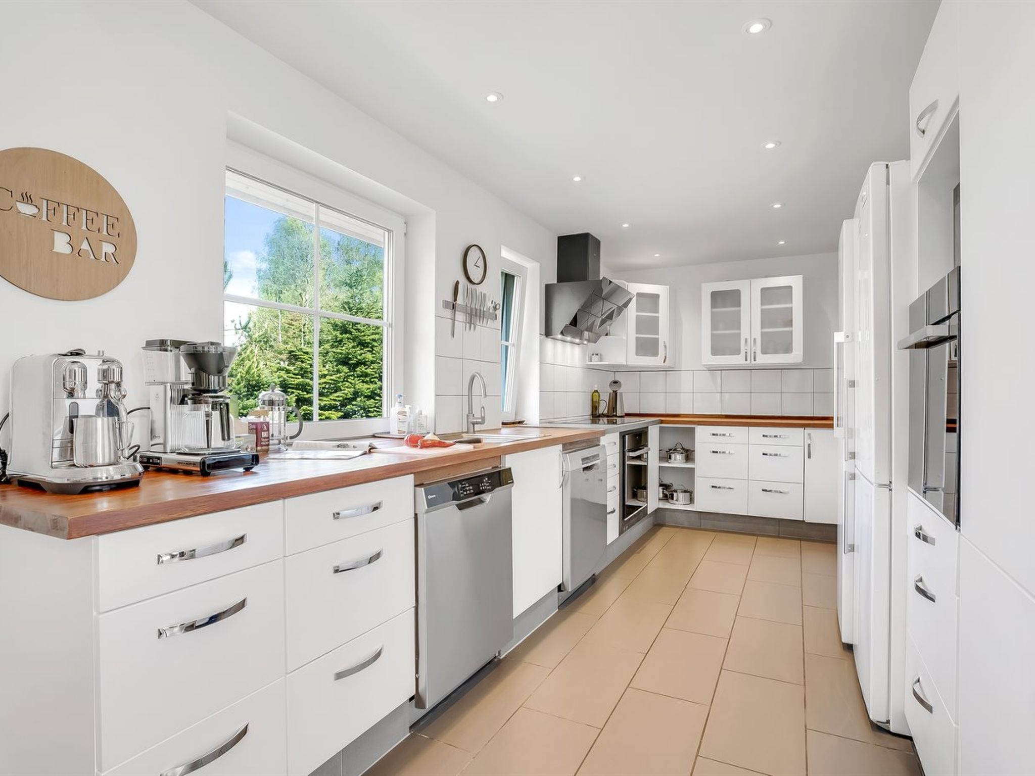 Réfrigérateur, micro-ondes, four, lave-vaisselle