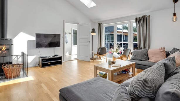 Fernseher, Kamin, Tischfußball
