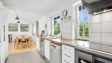 Kühlschrank, Mikrowelle, Ofen, Geschirrspüler