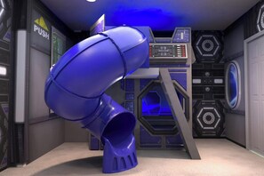 Exterior - Vor5605aa: 9 Bed, Galactic Starcruiser, Enchanted Castle, Theater (Orlando)
