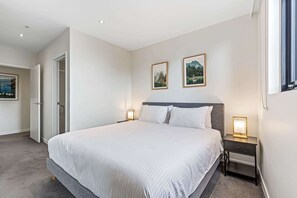 2 bedrooms, iron/ironing board, WiFi, bed sheets - Pristine 2-Bed Unit With Beautiful City Landscape (Southbank)