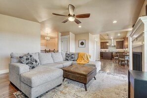 Fernseher, Kamin, Videospiele, Bücher