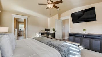 5 sovrum, skrivbord, strykjärn/strykbräda och resesäng