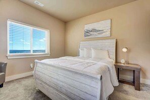 5 bedrooms, desk, iron/ironing board, travel crib