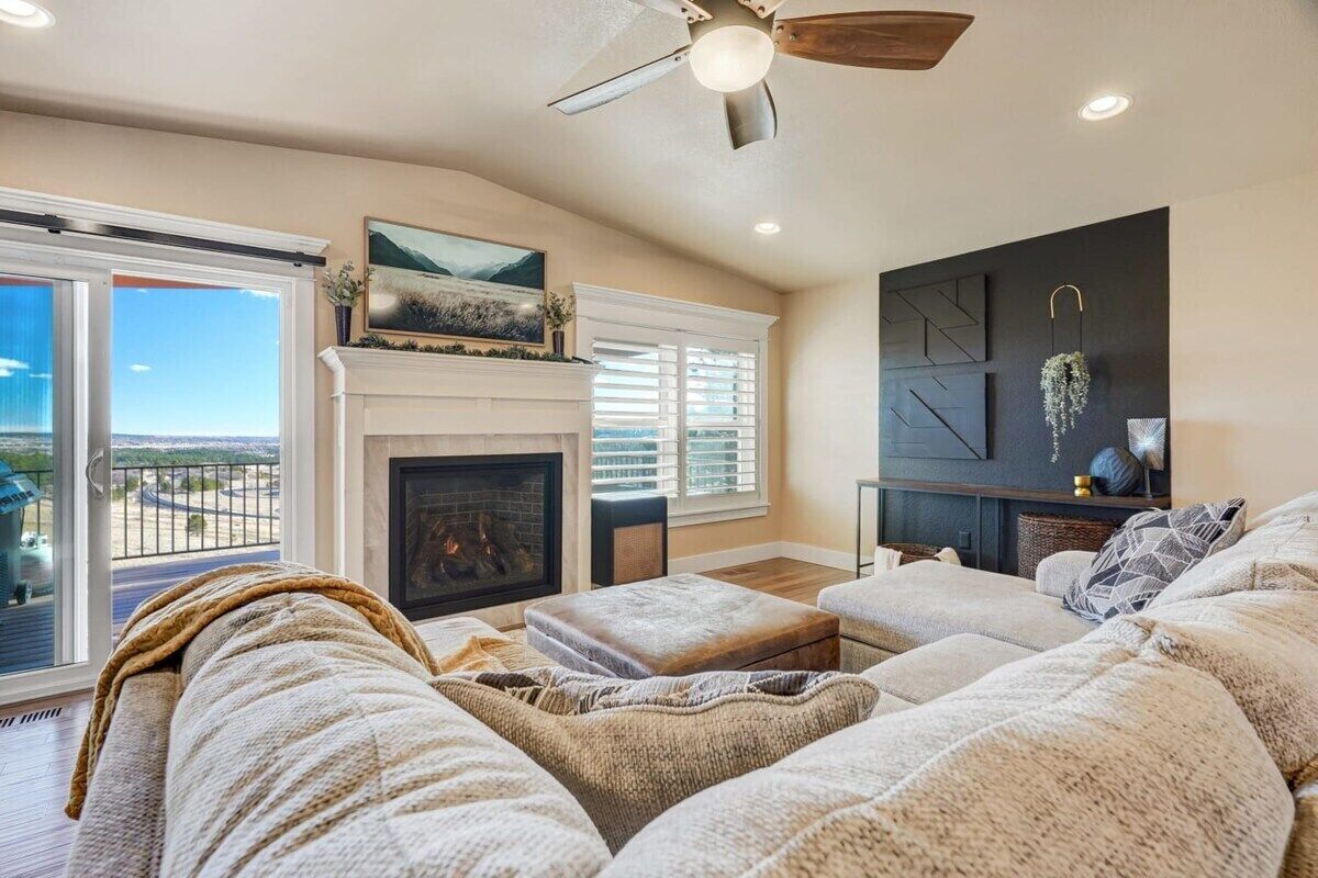 Fernseher, Kamin, Videospiele, Bücher