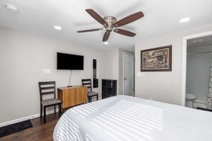 1 bedroom, desk, iron/ironing board, WiFi