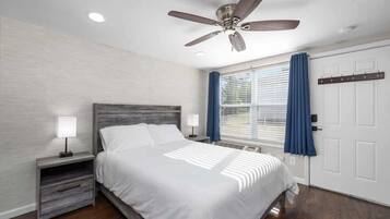 1 bedroom, desk, iron/ironing board, WiFi