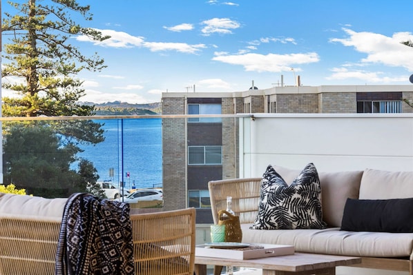 TV, stereo, offices - DeJa Blue by Coast Hosting (Terrigal)