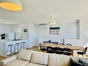 Interior - Acacia - 6 Joy Tce - Pet Friendly Outside (Robe)