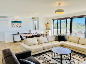TV - Acacia - 6 Joy Tce - Pet Friendly Outside (Robe)