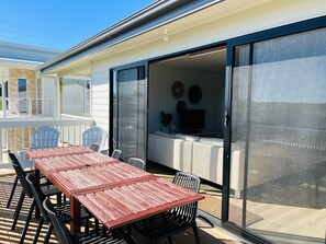 Outdoor dining - Acacia - 6 Joy Tce - Pet Friendly Outside (Robe)