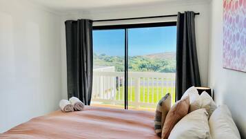 4 bedrooms, bed sheets