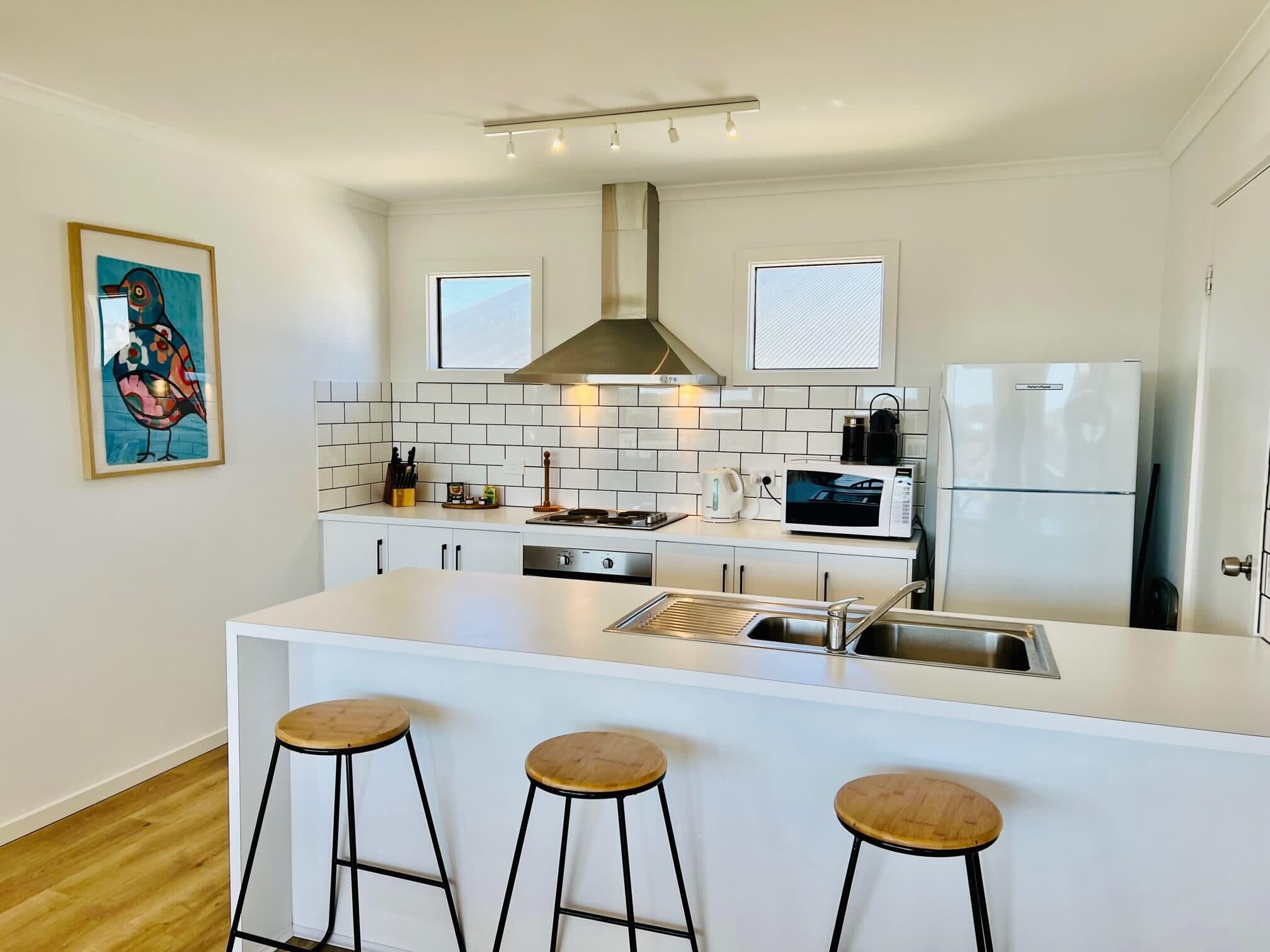 Fridge, microwave, stovetop, dishwasher