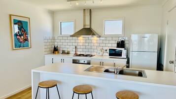 Fridge, microwave, stovetop, dishwasher