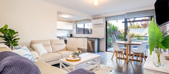 Seadream on Nelson. New listing.
Pet friendly , 300m stroll to beach and cafes. 