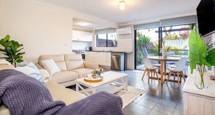 Seadream on Nelson. New Listing.
pet Friendly , 300m Stroll to Beach and Cafes