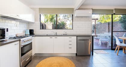 Seadream on Nelson. New Listing.
pet Friendly , 300m Stroll to Beach and Cafes