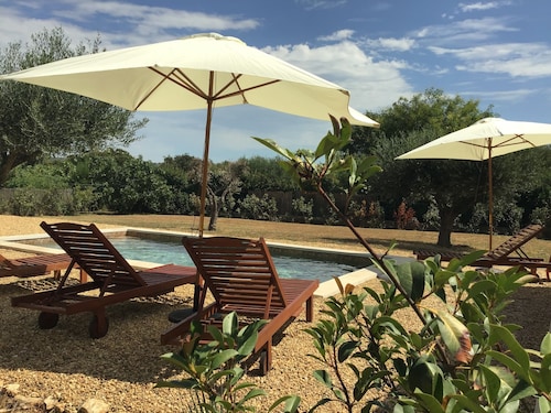 VILLA NEUVE STANDING piscine, climatisée aux portes d' Uzès, Pont du Gard 10 min