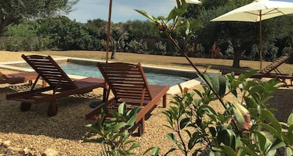 VILLA NEUVE STANDING piscine, climatisée aux portes d' UzÚs, Pont du Gard 10 min