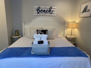 1 bedroom, travel cot, free WiFi, bed sheets - Harwich Hideaway  #11 (Harwich)