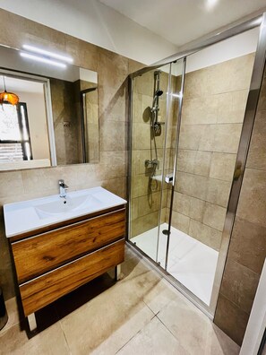 Shower, hair dryer, towels, soap