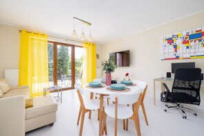 Private kitchen - Apartment Mondrian by Renters (Kraków)