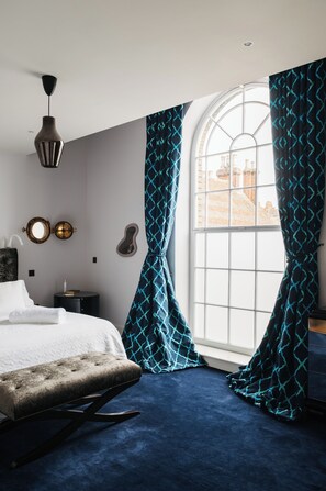 5 bedrooms, desk, iron/ironing board, travel crib - Grand Historic Listed Methodist Hall 1839, Modernised Near Canterbury Cathedral (Canterbury)