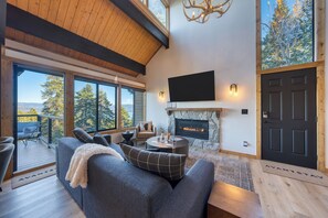 Smart TV, fireplace - Lake View, Firepit, Game Room | Remodeled | Nightingale Overlook by AvantStay (Carnelian Bay)
