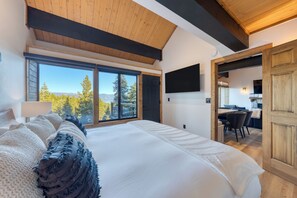 3 bedrooms, iron/ironing board, travel cot, free WiFi - Lake View, Firepit, Game Room | Remodeled | Nightingale Overlook by AvantStay (Carnelian Bay)