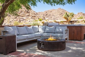 Terrace/patio - Desert Shadows by AvantStay | Breathtaking Views & Pool (Joshua Tree)
