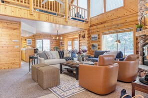 TV connectée, cheminée, baby-foot, table de tennis de table