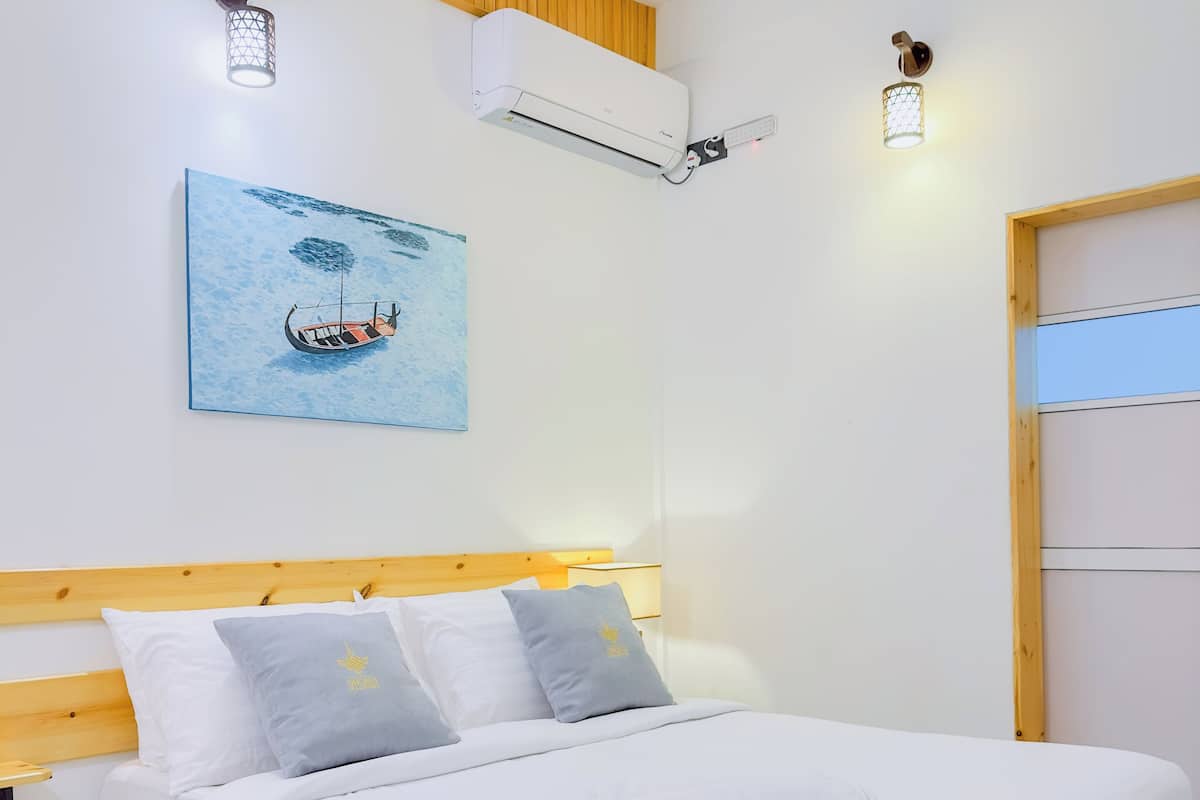 Deluxe-Doppelzimmer | Bügeleisen/Bügelbrett, kostenloses WLAN, Bettwäsche