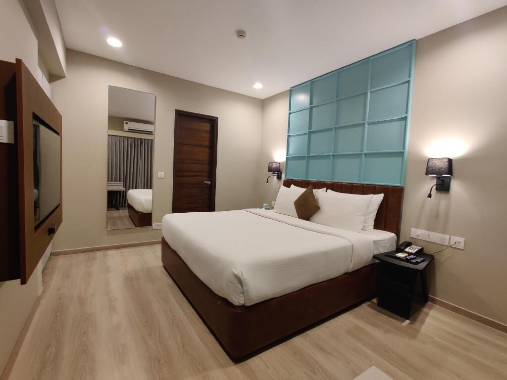 Premium bedding, in-room safe, desk, soundproofing
